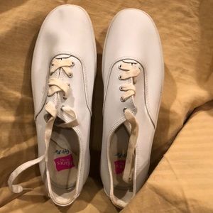 Hanes Her Way soft fit sneakers.